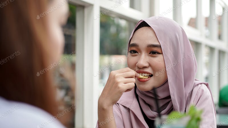 APRILCAFEMAKAN2.jpg